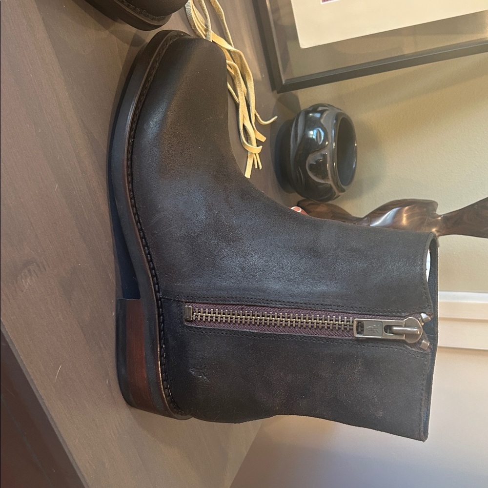 Frye Conway Zip in Waxed Hendricks - Black/dark brown Leather Ankle Boots